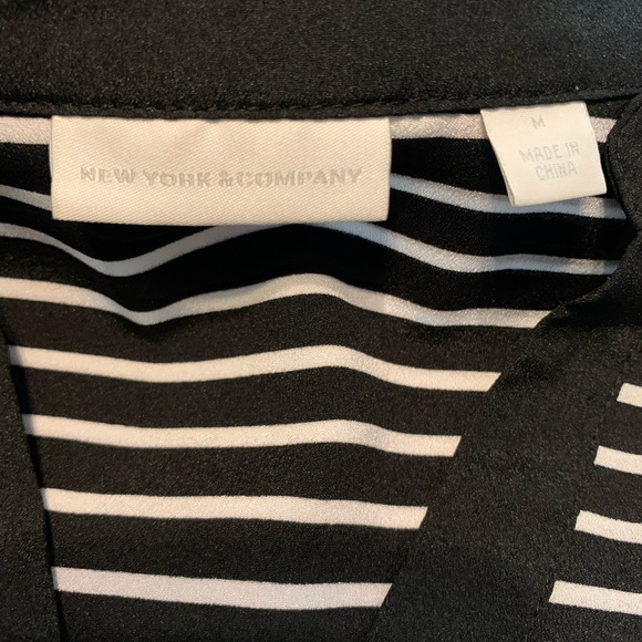 ♦️NY&C striped v-neck 3/4 sleeve top Medium - Picture 8 of 10